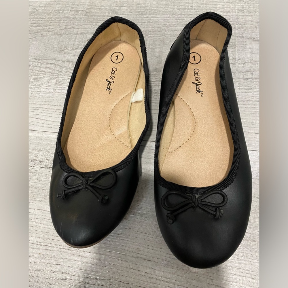 Cat & Jack Black Ballet Flats. Size 1.
